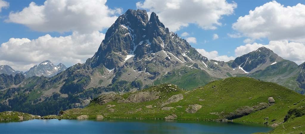 Le Pic du Midi d'Ossau, emblème des Pyrénées béarnaises — vallées d'Aspe et d'Ossau